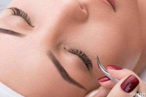 嫁接睫毛有哪些缺點 嫁接睫毛和種睫毛哪個好 嫁接睫毛有哪些缺點 嫁接睫毛和種睫毛哪個好