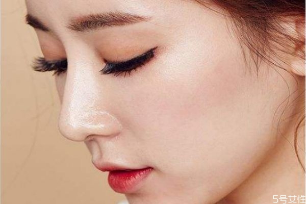 假睫毛貼多了會怎么樣 貼假睫毛有害嗎 假睫毛貼多了會怎么樣 貼假睫毛有害嗎