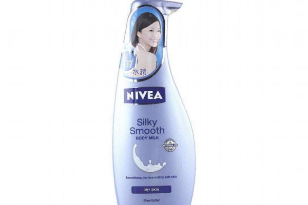 身上長痘痘還能擦身體乳嗎 教你身體乳怎么選 身上長痘痘還能擦身體乳嗎 教你身體乳怎么選