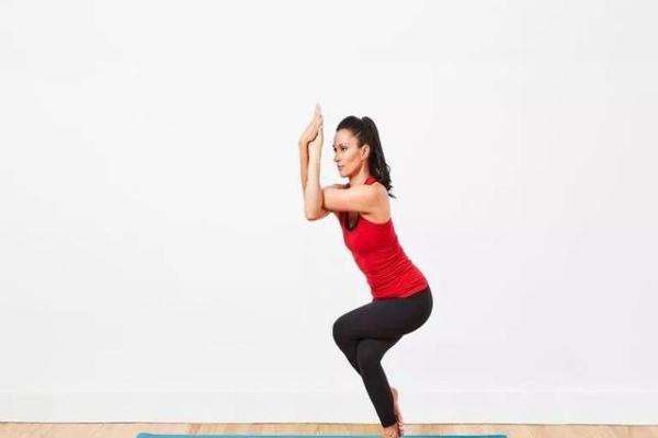 練瑜伽如何開肩開背 練瑜伽開肩開背有什么好處 練瑜伽如何開肩開背 練瑜伽開肩開背有什么好處