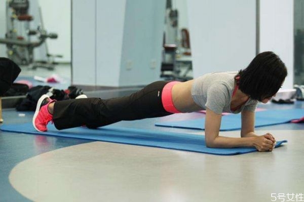 如果快速練出馬甲線呢 怎么才可以擁有馬甲線呢 如果快速練出馬甲線呢 怎么才可以擁有馬甲線呢