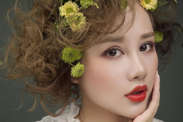 舞臺(tái)妝適合用什么眼影 舞臺(tái)妝眼影該怎么畫 舞臺(tái)妝適合用什么眼影 舞臺(tái)妝眼影該怎么畫