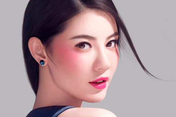 舞臺(tái)妝適合用什么眼影 舞臺(tái)妝眼影該怎么畫 舞臺(tái)妝適合用什么眼影 舞臺(tái)妝眼影該怎么畫