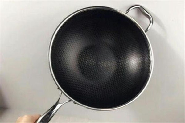 不粘鍋對人體有害嗎 不粘鍋的使用注意事項(xiàng)
