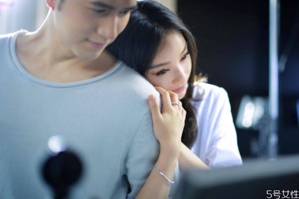 經(jīng)歷過初戀你會明白什么呢 初戀你是否遺忘過呢 經(jīng)歷過初戀你會明白什么呢 初戀你是否遺忘過呢