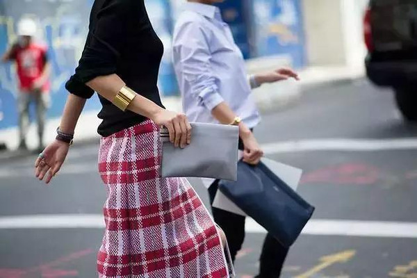 冬天衣服容易靜電怎么辦 去除靜電的小技巧 冬天衣服容易靜電怎么辦 去除靜電的小技巧