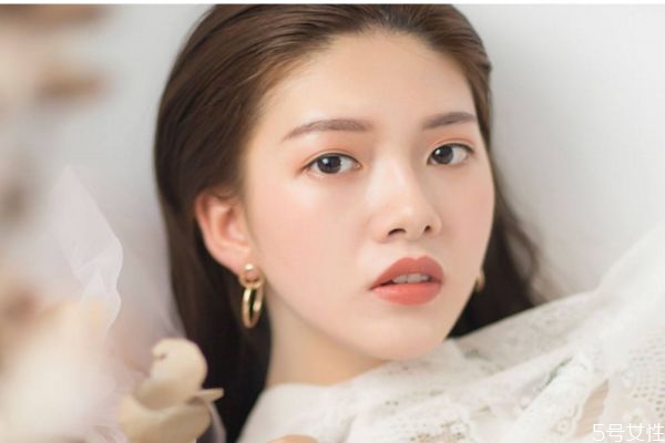 美白產(chǎn)品可以經(jīng)常使用嗎 美白產(chǎn)品有什么危害嗎 美白產(chǎn)品可以經(jīng)常使用嗎 美白產(chǎn)品有什么危害嗎