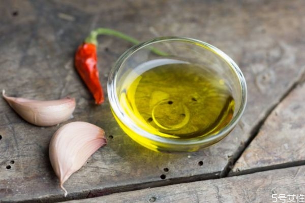 什么是橄欖油呢 橄欖油有什么作用呢 什么是橄欖油呢 橄欖油有什么作用呢