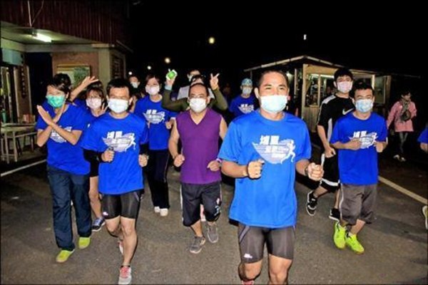 冬天跑步需要戴口罩嗎 冬天跑步戴口罩有什么好處 冬天跑步需要戴口罩嗎 冬天跑步戴口罩有什么好處