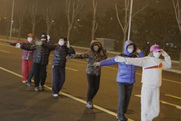 冬天跑步需要戴口罩嗎 冬天跑步戴口罩有什么好處 冬天跑步需要戴口罩嗎 冬天跑步戴口罩有什么好處