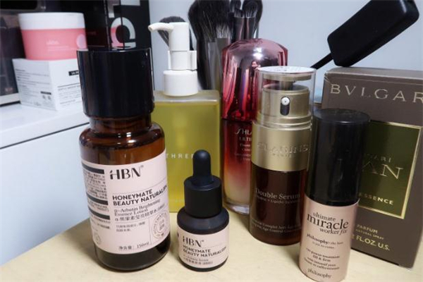 hbn熊果苷精粹水白天可以用嗎 hbn熊果苷精粹水怎么用 hbn熊果苷精粹水白天可以用嗎 hbn熊果苷精粹水怎么用