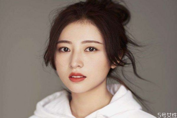 怎么跟喜歡的人暗示說喜歡 喜歡一個(gè)人如何暗示 怎么跟喜歡的人暗示說喜歡 喜歡一個(gè)人如何暗示