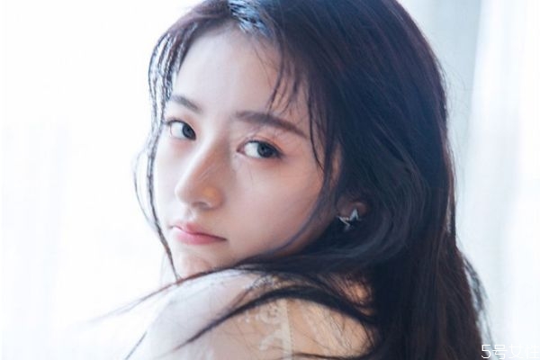 怎么跟喜歡的人暗示說喜歡 喜歡一個(gè)人如何暗示 怎么跟喜歡的人暗示說喜歡 喜歡一個(gè)人如何暗示