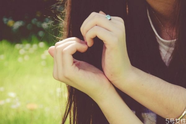 應(yīng)不應(yīng)該和前任復(fù)合呢 如何正確看待前任呢 應(yīng)不應(yīng)該和前任復(fù)合呢 如何正確看待前任呢