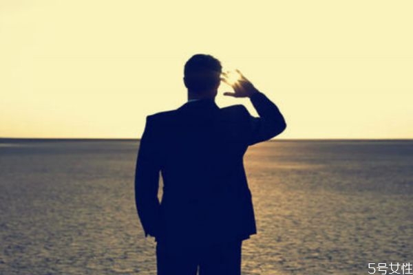 男人對(duì)你失去興趣的表現(xiàn)有什么呢 男人對(duì)你失去興趣的表現(xiàn)有什么呢