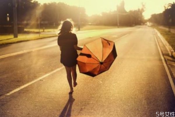 男人對(duì)你失去興趣的表現(xiàn)有什么呢 男人對(duì)你失去興趣的表現(xiàn)有什么呢