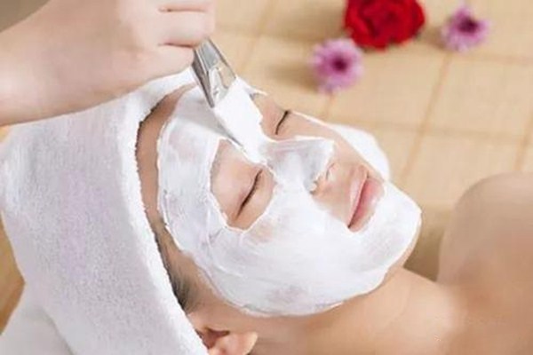 早上六點(diǎn)敷面膜好嗎 怎樣自制補(bǔ)水面膜呢 早上六點(diǎn)敷面膜好嗎 怎樣自制補(bǔ)水面膜呢