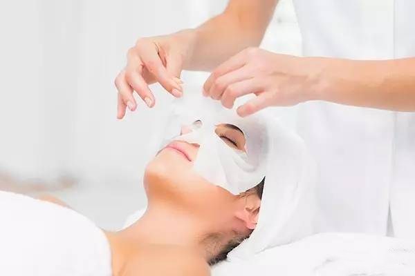 t區(qū)出油是因?yàn)槿彼畣?t區(qū)出油會(huì)導(dǎo)致哪些皮膚問題 t區(qū)出油是因?yàn)槿彼畣?t區(qū)出油會(huì)導(dǎo)致哪些皮膚問題