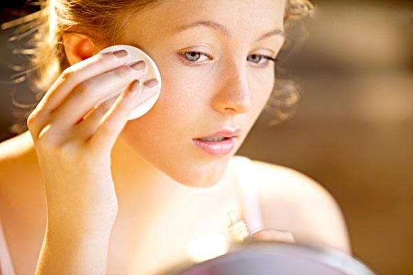 臉上用防曬指數(shù)50的防曬霜好嗎 防曬粉餅和防曬霜有什么區(qū)別 臉上用防曬指數(shù)50的防曬霜好嗎 防曬粉餅和防曬霜有什么區(qū)別