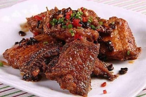 黑眼帶魚和黃眼帶魚哪個好 黑眼帶魚和黃眼帶魚有什么區(qū)別 黑眼帶魚和黃眼帶魚哪個好 黑眼帶魚和黃眼帶魚有什么區(qū)別