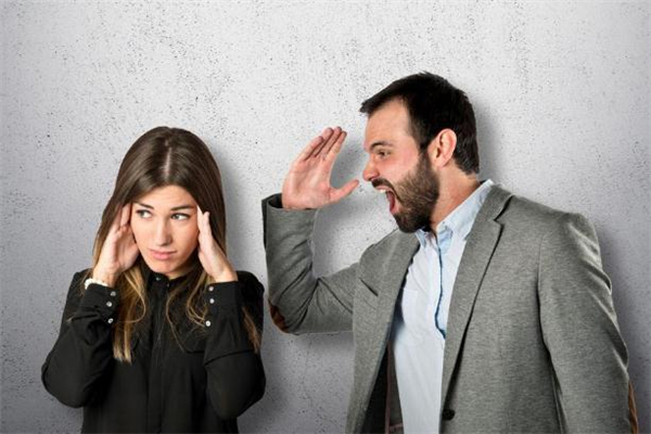 家暴施暴者都有哪些共同點(diǎn) 女性遇到家暴該怎么辦 家暴施暴者都有哪些共同點(diǎn) 女性遇到家暴該怎么辦