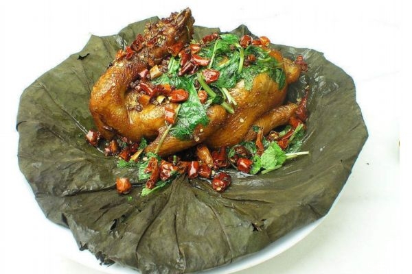 什么是荷葉雞呢 荷葉雞是怎么做的呢 什么是荷葉雞呢 荷葉雞是怎么做的呢