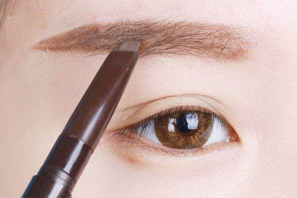 旋轉(zhuǎn)眉筆怎么用 描眉有什么技巧 旋轉(zhuǎn)眉筆怎么用 描眉有什么技巧