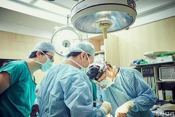 狐臭手術(shù)幾天可以痊愈 狐臭手術(shù)恢復(fù)時間的影響因素 狐臭手術(shù)幾天可以痊愈 狐臭手術(shù)恢復(fù)時間的影響因素