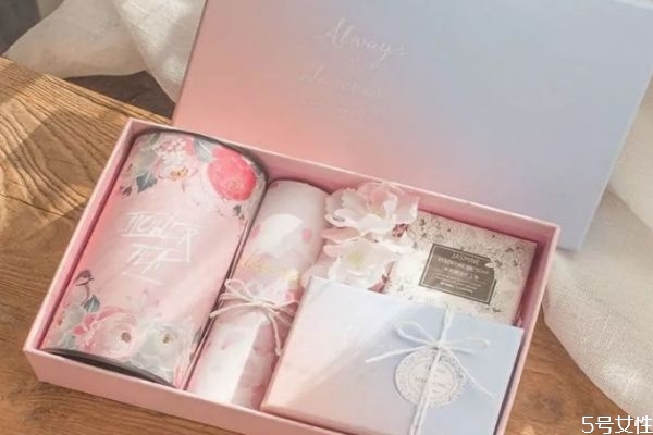 結婚送伴娘什么禮物好 結婚伴手禮送禮注意 結婚送伴娘什么禮物好 結婚伴手禮送禮注意