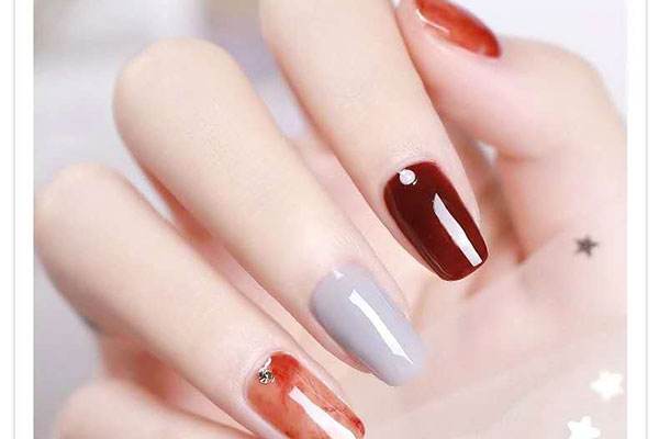 什么顏色的磨砂美甲好看 磨砂美甲臟了怎么辦 什么顏色的磨砂美甲好看 磨砂美甲臟了怎么辦