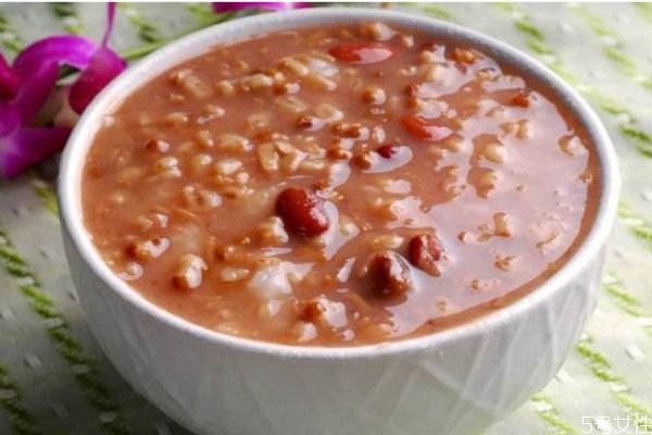 吃什么可以預(yù)防長斑呢 什么東西可以祛斑呢 吃什么可以預(yù)防長斑呢 什么東西可以祛斑呢