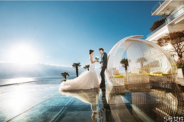 女人該選愛(ài)情還是物質(zhì) 愛(ài)情和面包哪個(gè)更重要 女人該選愛(ài)情還是物質(zhì) 愛(ài)情和面包哪個(gè)更重要