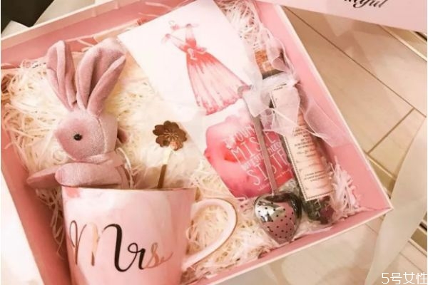 結(jié)婚伴手禮是什么意思 婚禮伴手禮一般什么時(shí)候給 結(jié)婚伴手禮是什么意思 婚禮伴手禮一般什么時(shí)候給