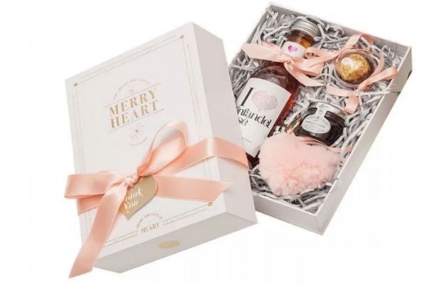 結婚送伴娘什么禮物好 結婚伴手禮送禮注意 結婚送伴娘什么禮物好 結婚伴手禮送禮注意