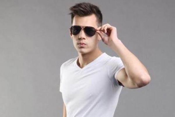 男生頭發(fā)扁塌適合什么發(fā)型 2020年受歡迎的男生發(fā)型有哪些 男生頭發(fā)扁塌適合什么發(fā)型 2020年受歡迎的男生發(fā)型有哪些