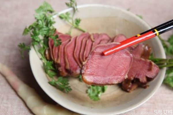 豬舌頭有什么營(yíng)養(yǎng)價(jià)值呢 吃豬舌頭有什么好處呢 豬舌頭有什么營(yíng)養(yǎng)價(jià)值呢 吃豬舌頭有什么好處呢