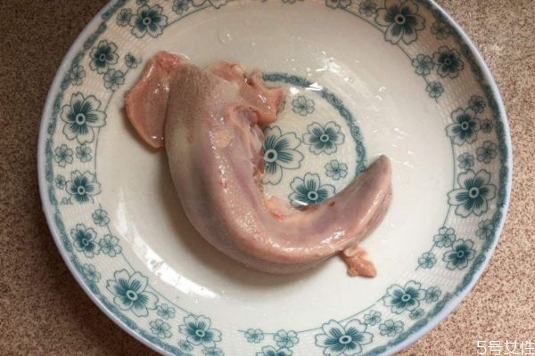 豬舌頭有什么營(yíng)養(yǎng)價(jià)值呢 吃豬舌頭有什么好處呢 豬舌頭有什么營(yíng)養(yǎng)價(jià)值呢 吃豬舌頭有什么好處呢