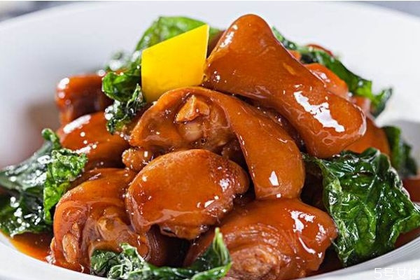 豬腳有什么營(yíng)養(yǎng)價(jià)值呢 吃豬腳有什么好處呢 豬腳有什么營(yíng)養(yǎng)價(jià)值呢 吃豬腳有什么好處呢