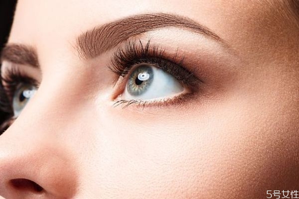 為什么眼睛中會有紅血絲呢 眼睛中紅血絲是怎么造成呢 為什么眼睛中會有紅血絲呢 眼睛中紅血絲是怎么造成呢