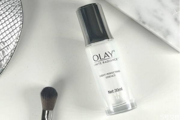 olay淡斑小白瓶怎么使用 olay小白瓶適合男生嗎 olay淡斑小白瓶怎么使用 olay小白瓶適合男生嗎