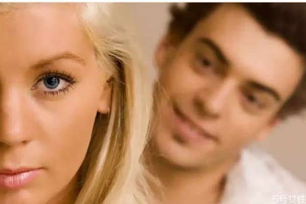 發(fā)現(xiàn)男友出軌應(yīng)該怎么辦呢 出軌后責(zé)任究竟在誰(shuí)呢 發(fā)現(xiàn)男友出軌應(yīng)該怎么辦呢 出軌后責(zé)任究竟在誰(shuí)呢