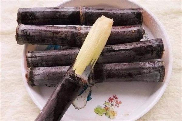 吃甘蔗為什么嘴巴會起泡 吃甘蔗嘴巴里起泡怎么辦 吃甘蔗為什么嘴巴會起泡 吃甘蔗嘴巴里起泡怎么辦