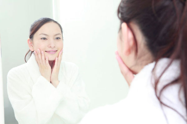 熱水洗臉好嗎 熱水洗臉有什么壞處 熱水洗臉好嗎 熱水洗臉有什么壞處