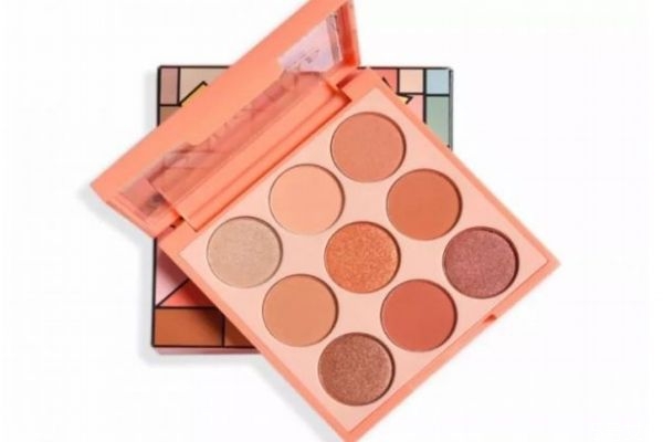 經(jīng)常化妝真的很傷皮膚嗎 應(yīng)不應(yīng)該使用化妝品呢