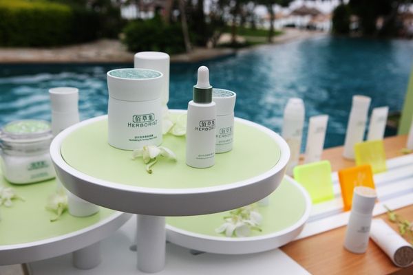 頸霜什么年齡用好 五十歲以上用頸霜有效果嗎 頸霜什么年齡用好 五十歲以上用頸霜有效果嗎