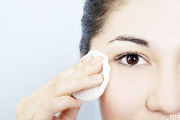 冬天臉發(fā)紅發(fā)燙是怎么回事 冬天臉紅發(fā)燙怎么辦 冬天臉發(fā)紅發(fā)燙是怎么回事 冬天臉紅發(fā)燙怎么辦