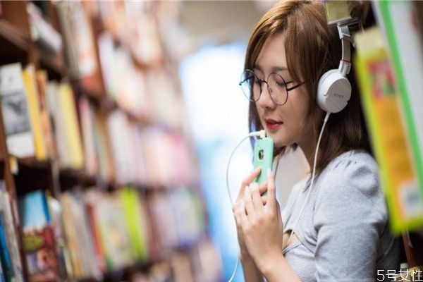 女人口是心非的表現(xiàn) 女生口是心非的潛臺(tái)詞 女人口是心非的表現(xiàn) 女生口是心非的潛臺(tái)詞