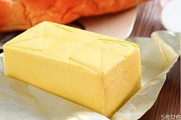 黃油應(yīng)該怎么吃呢 黃油有什么營(yíng)養(yǎng)價(jià)值呢 黃油應(yīng)該怎么吃呢 黃油有什么營(yíng)養(yǎng)價(jià)值呢