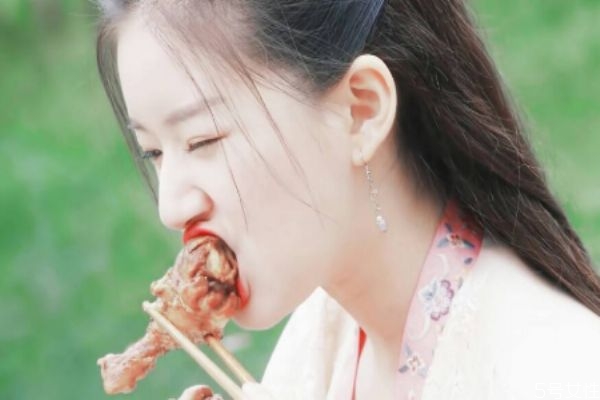 直男癌怎么對(duì)女朋友的 如何知道他是否是直男癌 直男癌怎么對(duì)女朋友的 如何知道他是否是直男癌