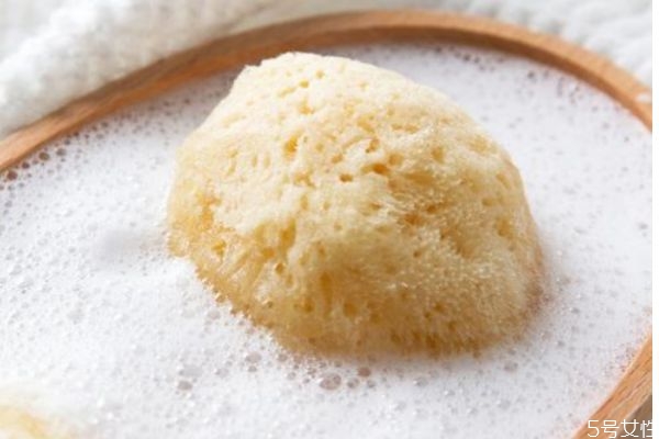 用了發(fā)霉洗臉撲會怎么樣呢 發(fā)霉的洗臉撲危害有什么呢 用了發(fā)霉洗臉撲會怎么樣呢 發(fā)霉的洗臉撲危害有什么呢